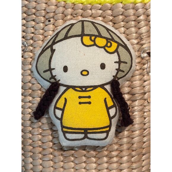 NWOT Hello Kitty/Sanrio Woven Wicker Women's Slippers, Slides, Shoes Size 9.5 - Picture 3 of 4